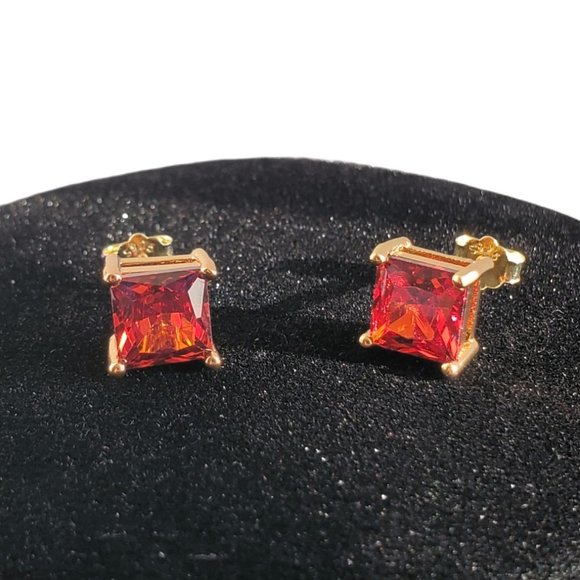 Mens 18K Gold 2ct Red Ruby Square Stud Earrings Princess Cut Studs Jewelry NEW - Picture 7 of 8